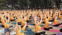 Nhiều địa phương tham gia Ngày Quốc tế yoga lần thứ 10