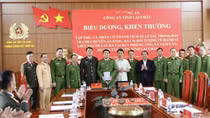 Khen thưởng tập thể, cá nhân bắt đối tượng giết người sau 24 giờ gây án