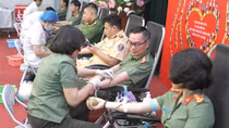 Tình nguyện hiến máu phục vụ điều trị, cứu chữa, giúp đỡ cộng đồng