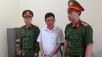 Bắt giữ Chủ tịch UBND thị trấn An Châu và kế toán