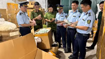 Phát hiện trên 20 tấn mỹ phẩm, kem đánh răng trẻ em hết hạn sử dụng đang in, dập date mới