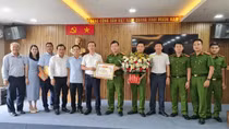 Bộ trưởng Bộ Giáo dục và Đào tạo tặng Bằng khen cho Công an TP Đà Nẵng