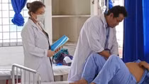 Người đàn ông bị kẹt chai nhựa trong chỗ hiểm