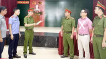 Chủ tịch xã “bắt tay” với nhân viên công ty tư nhân làm giả tài liệu