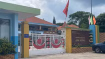 Hiệu trưởng xin nghỉ việc sau lùm xùm vụ khay cơm “bèo bọt”