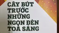 Nhà văn Đoàn Minh Tuấn ra mắt sách “Cây bút trước những ngọn đèn tỏa sáng”