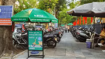 Trông giữ xe không dùng tiền mặt: Sở GTVT Hà Nội nói gì về những sự cố?