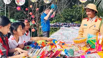 Mang những yêu thương về với học sinh khó khăn nơi biên giới