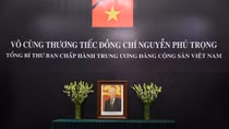 Đại sứ các nước, kiều bào viết sổ tang kính tiễn đưa Tổng Bí thư Nguyễn Phú Trọng