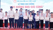 Trao học bổng "Học không bao giờ cùng" cho 463 cá nhân tiêu biểu