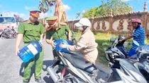 Giọt nước nghĩa tình mùa khô hạn