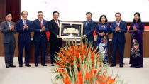 Chủ tịch Quốc hội thăm, chúc Tết Đảng bộ, chính quyền và nhân dân Hà Nội