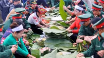 Đại diện các cộng đồng dân tộc tham gia chương trình “Bánh chưng xanh - Tết vì người nghèo”