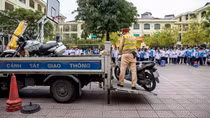 CSGT bí mật ghi hình, xử lý học sinh đi xe máy trên 50 cc đến trường