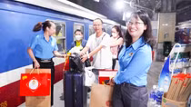 Hàng nghìn vé tàu, máy bay miễn phí cho người lao động về quê đón Tết 2025