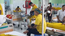 Hàng chục người nhập viện vì ăn bánh mì, bánh bao miễn phí