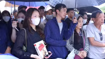 Nghẹn ngào chờ tiễn biệt Tổng Bí thư Nguyễn Phú Trọng tại Nghĩa trang Mai Dịch