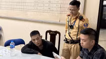 CSGT quật ngã tên trộm xe máy nhiễm HIV lúc rạng sáng