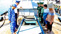 Phối hợp bắt giữ tàu chở dầu không có giấy tờ hợp pháp