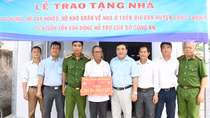 Trà Vinh bàn giao 51 căn nhà Đại đoàn kết tặng người dân