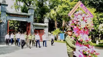 Bộ trưởng Lương Tam Quang dâng hương tại Khu di tích Quốc gia đặc biệt Kim Liên