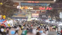 Lang thang “chợ âm phủ” trên phố núi