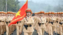 Ngắm những bóng hồng trên thao trường khổ luyện diễu binh