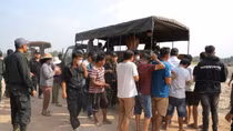 Phá trường gà di động ở các vườn cao su, mãng cầu