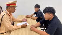 CSGT truy bắt tài xế ô tô không bằng lái, vi phạm nồng độ cồn, phi xe như điên trên phố