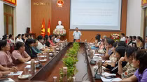 Vụ khay cơm “bèo bọt”: Các giáo viên mầm non bật khóc khi đối thoại với Chủ tịch huyện