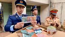 CSGT bắt vụ vận chuyển 111.000 linh kiện thuốc lá điện tử không rõ nguồn gốc