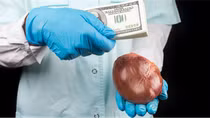 Được Phó trưởng Công an phường thuyết phục, người đàn ông từ bỏ ý định bán thận