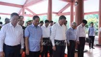 Tổng Bí thư Tô Lâm dâng hương tưởng niệm Chủ tịch Hồ Chí Minh tại tỉnh Cà Mau