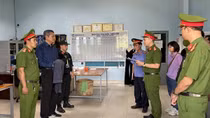 Bán gần 18.000 sản phẩm quần áo không khai báo tại Hải quan