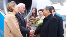 Tổng thống Đức đến Hà Nội, bắt đầu thăm cấp Nhà nước tới Việt Nam