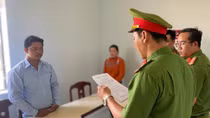 Thương lái thu gom lúa của dân rồi bịa chuyện ngân hàng ngừng giao dịch để chiếm đoạt