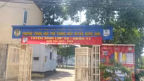 Sở GD&ĐT Hà Nội chỉ đạo khẩn vụ học sinh lớp 12 bất ngờ bị nhà trường "dừng đào tạo"