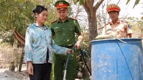 Những giọt nước nghĩa tình của cán bộ chiến sĩ nơi biên giới