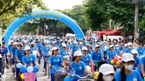 Sôi động giải đua xe đạp ‘Điểm đến hòa bình’