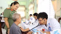 Công an Sóc Trăng tổ chức khám bệnh, phát thuốc miễn phí cho 600 người dân