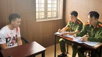 Chống đối CSGT, ma men lái xe “điên” làm hỏng nặng 2 xe máy, 9 ô tô