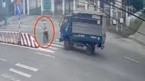 Nữ lao công bị xe tải tông tử vong khi đi xe đạp ngược chiều