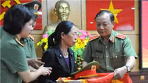Xúc động lễ tiếp nhận hiện vật gia đình các liệt sĩ hy sinh trong vụ khủng bố ở Đắk Lắk
