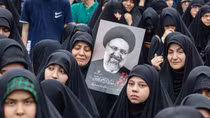 Iran, trên những lời nguyện cầu bên miệng vực