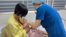 Cảnh báo nhiều trẻ sơ sinh lây thuỷ đậu từ mẹ