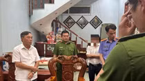 Bắt tạm giam nguyên Phó Chủ tịch huyện và Giám đốc văn phòng đăng ký đất đai