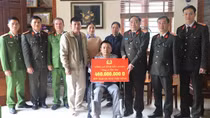 CBCS Công an tỉnh Bắc Giang quyên góp ủng hộ đồng đội bị tai nạn