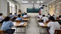 Phát hiện thí sinh đem điện thoại vào phòng thi