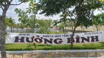 Đoàn ca nhạc tư nhân ghi danh cơ quan Nhà nước trên băng rôn quảng cáo