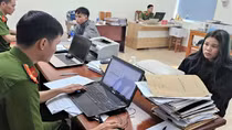 Hai chị em rủ nhau đi cướp tiệm vàng